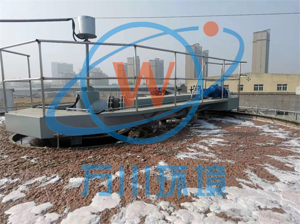 氣浮機的工作原理是將空氣溶解在水中形成氣泡